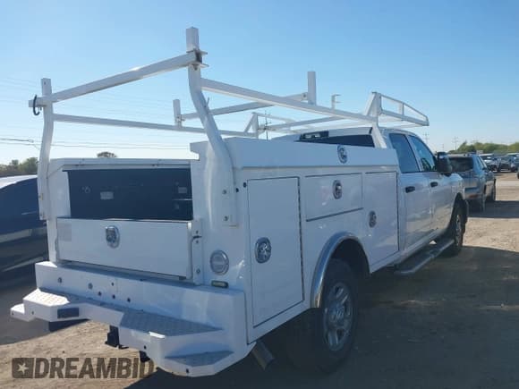 ✅ 2024 Ram 2500 Tradesman • VIN: 3C6UR4HJ5RG230712 • Lot: 43796460. Wystawiony na IAAI z przebiegiem 20 270 mil. Bezpłatny archiwum sprzedaży aukcyjnych z USA i szczegółowy raport historii pojazdu na DreamBid. Zdjęcie 4.