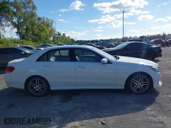 ✅ 2015 Mercedes-Benz E 350 Sport • VIN: WDDHF8JB8FB119451 • Lot: 43605914. Listed on IAAI with 112,666 mi. Free auction sales archive from the USA and detailed vehicle history report at DreamBid. Image 13.