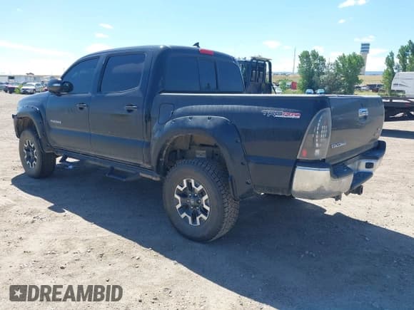 ✅ 2012 Toyota Tacoma PreRunner • VIN: 3TMJU4GN8CM136850 • Lot: 42767423. Listed on IAAI with 128,151 mi. Free auction sales archive from the USA and detailed vehicle history report at DreamBid. Image 3.