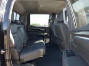 ✅ 2022 Chevrolet Silverado 1500 LT Trail Boss • VIN: 3GCUDFED6NG637224 • Lot: 43317334. Wystawiony na IAAI z przebiegiem 41 714 mil. Bezpłatny archiwum sprzedaży aukcyjnych z USA i szczegółowy raport historii pojazdu na DreamBid. Zdjęcie 8.