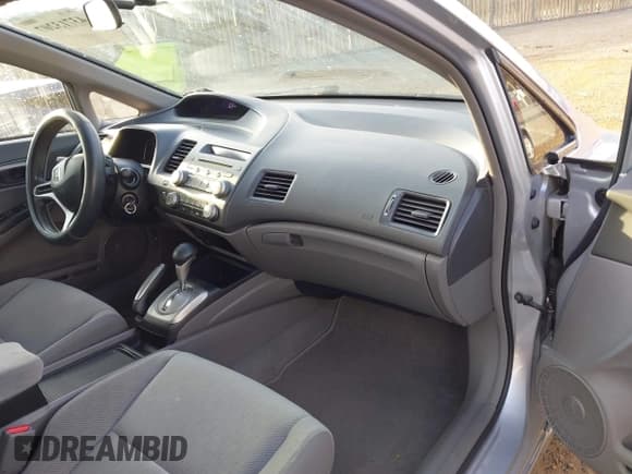 ✅ 2011 Honda Civic LX • VIN: 19XFA1F54BE038048 • Lot: 43713207. Wystawiony na IAAI z przebiegiem 44 055 mil. Bezpłatny archiwum sprzedaży aukcyjnych z USA i szczegółowy raport historii pojazdu na DreamBid. Zdjęcie 5.