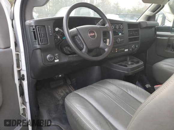 ✅ 2023 GMC Savana Commercial • VIN: 7GZ37TC72PN008703 • Lot: 93209355. Wystawiony na Copart z przebiegiem 29 196 mil. Bezpłatny archiwum sprzedaży aukcyjnych z USA i szczegółowy raport historii pojazdu na DreamBid. Zdjęcie 8.