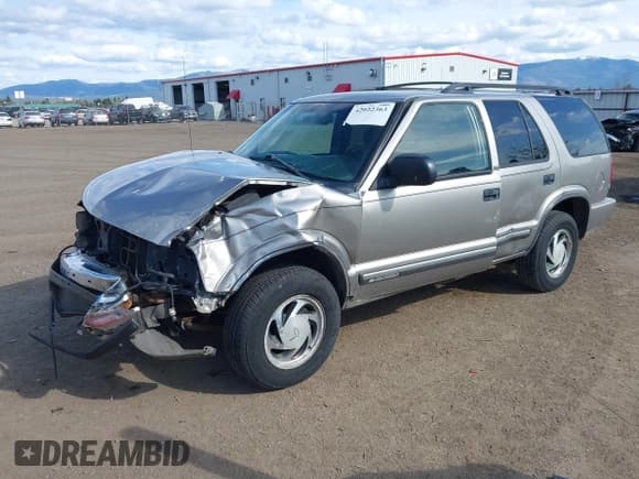 ✅ 2001 Chevrolet Blazer LT • VIN: 1GNDT13W812128370 • Lot: 42022363. Wystawiony na IAAI z przebiegiem 120 634 mil. Bezpłatny archiwum sprzedaży aukcyjnych z USA i szczegółowy raport historii pojazdu na DreamBid. Zdjęcie 2.