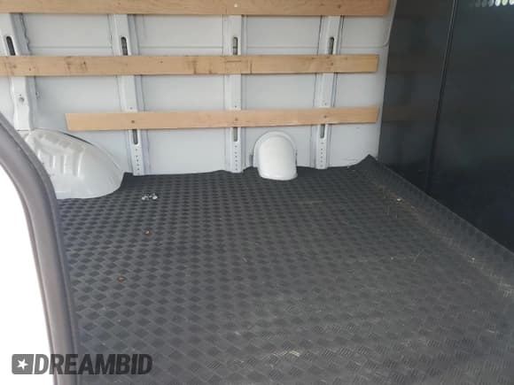 ✅ 2025 Chevrolet Express Cargo • VIN: 1GCWGAFP8S1159197 • Lot: 85582315. Wystawiony na Copart z przebiegiem Nie podano. Bezpłatny archiwum sprzedaży aukcyjnych z USA i szczegółowy raport historii pojazdu na DreamBid. Zdjęcie 11.