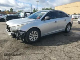 ✅ 2015 Chevrolet Cruze LS • VIN: 1G1PA5SHXF7211646 • Lot: 90077675. Listed on Copart with 171,057 mi. Free auction sales archive from the USA and detailed vehicle history report at DreamBid. Image 1.