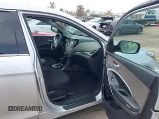 2017 Hyundai Santa Fe 2.4L z VIN 5XYZT3LB9HG498248, wystawiony jako IAAI lot #43362381 z przebiegiem 174 035 mil mil oraz . Historia ofert i sprzedaży dostępna na DreamBid. Obrazek 5.