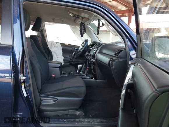 ✅ 2019 Toyota 4Runner SR5 • VIN: JTEBU5JR3K5665001 • Lot: 43099541. Wystawiony na IAAI z przebiegiem 104 796 mil. Bezpłatny archiwum sprzedaży aukcyjnych z USA i szczegółowy raport historii pojazdu na DreamBid. Zdjęcie 5.