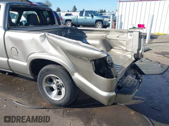 ✅ 2003 Chevrolet S-10 LS • VIN: 1GCCS19X938207277 • Лот: 41651963. Опубликован ранее на IAAI с пробегом 101 859 миль. Бесплатный доступ к архиву аукционных продаж из США и подробный отчёт об истории автомобиля на DreamBid. Изображение 6.