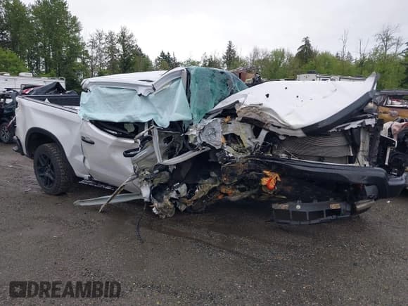 ✅ 2022 Chevrolet Silverado 1500 LT Trail Boss • VIN: 3GCUDFED0NG647859 • Lot: 42234833. Wystawiony na IAAI z przebiegiem Nie podano. Bezpłatny archiwum sprzedaży aukcyjnych z USA i szczegółowy raport historii pojazdu na DreamBid. Zdjęcie 1.