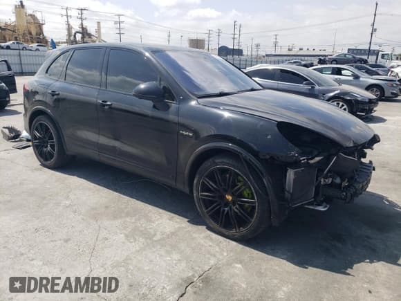 ✅ 2017 Porsche Cayenne S E-Hybrid • VIN: WP1AE2A23HLA71302 • Lot: 54586635. Listed on Copart with 102,228 mi. Free auction sales archive from the USA and detailed vehicle history report at DreamBid. Image 4.