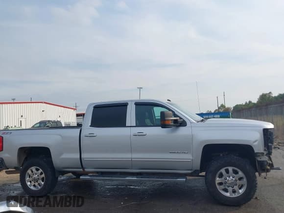 ✅ 2015 Chevrolet Silverado 2500HD LT • VIN: 1GC1KVEG2FF617973 • Лот: 43701265. Опубликован ранее на IAAI с пробегом 241 513 миль. Бесплатный доступ к архиву аукционных продаж из США и подробный отчёт об истории автомобиля на DreamBid. Изображение 14.