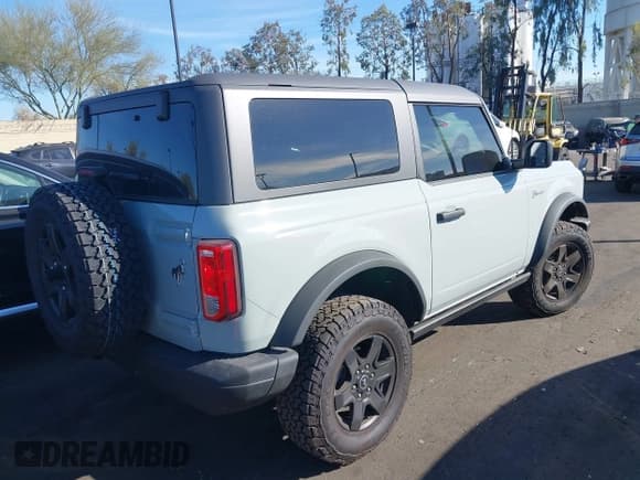 ✅ 2024 Ford Bronco Black Diamond • VIN: 1FMDE1AP5RLB13941 • Лот: 43577727. Опубликован ранее на IAAI с пробегом 11 403 миль. Бесплатный доступ к архиву аукционных продаж из США и подробный отчёт об истории автомобиля на DreamBid. Изображение 4.