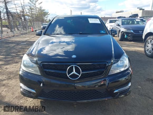 ✅ 2013 Mercedes-Benz C 300 Luxury • VIN: WDDGF8AB3DR293010 • Lot: 43534964. Wystawiony na IAAI z przebiegiem 71 040 mil. Bezpłatny archiwum sprzedaży aukcyjnych z USA i szczegółowy raport historii pojazdu na DreamBid. Zdjęcie 12.