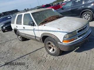 ✅ 1999 Chevrolet Blazer LS • VIN: 1GNCS13W9X2130068 • Lot: 41898280. Wystawiony na IAAI z przebiegiem 171 764 mil. Bezpłatny archiwum sprzedaży aukcyjnych z USA i szczegółowy raport historii pojazdu na DreamBid. Zdjęcie 1.