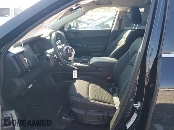 ✅ 2025 Nissan Pathfinder S • VIN: 5N1DR3AA6SC226038 • Lot: 67994845. Wystawiony na Copart z przebiegiem 7 938 mil. Bezpłatny archiwum sprzedaży aukcyjnych z USA i szczegółowy raport historii pojazdu na DreamBid. Zdjęcie 7.