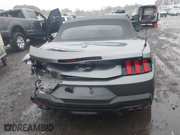 ✅ 2024 Ford Mustang EcoBoost Premium • VIN: 1FAGP8UH2R5110708 • Lot: 43757999. Wystawiony na IAAI z przebiegiem 3 832 mil. Bezpłatny archiwum sprzedaży aukcyjnych z USA i szczegółowy raport historii pojazdu na DreamBid. Zdjęcie 16.