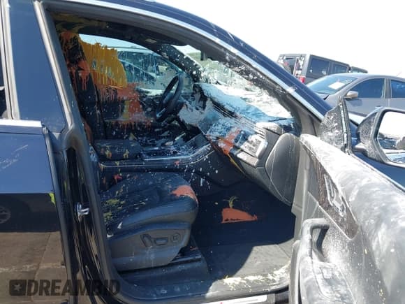 ✅ 2021 Audi Q8 Prestige • VIN: WA1FVAF12MD029817 • Lot: 42883391. Listed on IAAI with 47,338 mi. Free auction sales archive from the USA and detailed vehicle history report at DreamBid. Image 5.