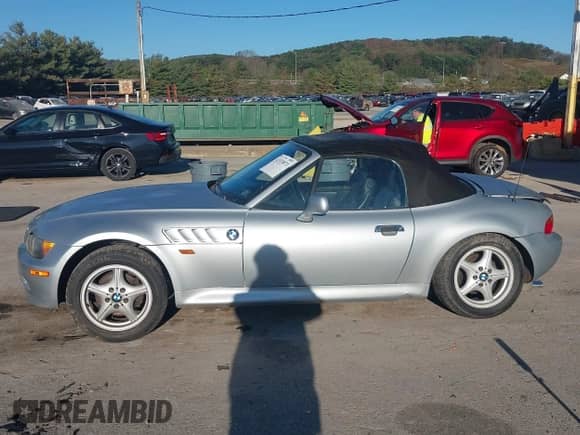 1998 BMW 3 Series Z3 1.9 with VIN 4USCH7330WLE10550, listed as a IAAI auction lot 43333873 with 84,380 mi miles and . Bid and sale history available at DreamBid. Image 14.