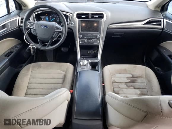 ✅ 2019 Ford Fusion S • VIN: 3FA6P0G77KR129242 • Лот: 90438905. Опубликован ранее на Copart с пробегом 71 785 миль. Бесплатный доступ к архиву аукционных продаж из США и подробный отчёт об истории автомобиля на DreamBid. Изображение 8.