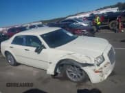 ✅ 2005 Chrysler 300 C • VIN: 2C3JA63H25H576637 • Lot: 43500412. Wystawiony na IAAI z przebiegiem 62 906 mil. Bezpłatny archiwum sprzedaży aukcyjnych z USA i szczegółowy raport historii pojazdu na DreamBid. Zdjęcie 13.