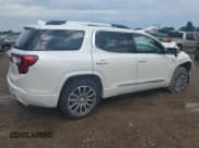 ✅ 2023 GMC Acadia Denali • VIN: 1GKKNXLS8PZ258082 • Лот: 66472945. Опубликован ранее на Copart с пробегом 30 356 миль. Бесплатный доступ к архиву аукционных продаж из США и подробный отчёт об истории автомобиля на DreamBid. Изображение 3.