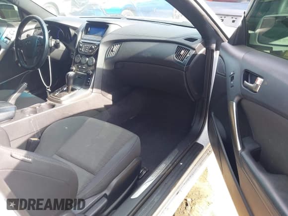 ✅ 2015 Hyundai Genesis Coupe 3.8L Base • VIN: KMHHT6KJ6FU125391 • Lot: 42909739. Wystawiony na IAAI z przebiegiem 135 931 mil. Bezpłatny archiwum sprzedaży aukcyjnych z USA i szczegółowy raport historii pojazdu na DreamBid. Zdjęcie 5.