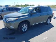 ✅ 2013 Toyota Highlander SE • VIN: 5TDZK3EH9DS103583 • Лот: 43472460. Опубликован ранее на IAAI с пробегом 105 782 миль. Бесплатный доступ к архиву аукционных продаж из США и подробный отчёт об истории автомобиля на DreamBid. Изображение 18.