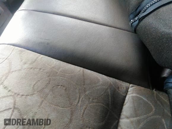 ✅ 2005 Saturn VUE • VIN: 5GZCZ63455S803403 • Lot: 41816330. Wystawiony na IAAI z przebiegiem 303 015 mil. Bezpłatny archiwum sprzedaży aukcyjnych z USA i szczegółowy raport historii pojazdu na DreamBid. Zdjęcie 8.