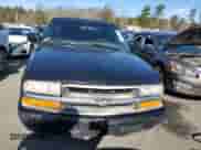 2000 Chevrolet S-10 LS z VIN 1GCCS1951Y8208557, wystawiony jako Copart lot #77857134 z przebiegiem 129 359 mil mil oraz Czysty tytuł • Clean title. Historia ofert i sprzedaży dostępna na DreamBid. Obrazek 5.
