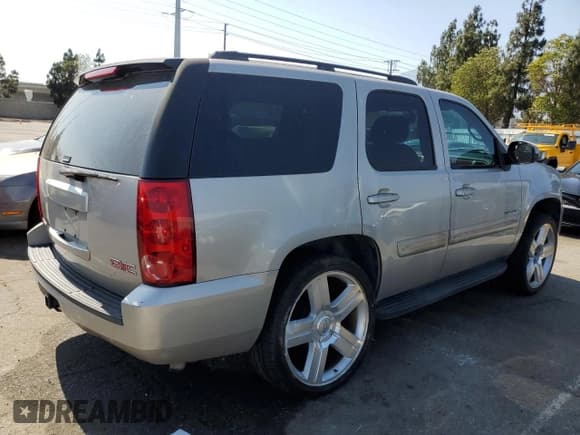 ✅ 2007 GMC Yukon SLE • VIN: 1GKFC13C37R356725 • Lot: 62192715. Listed on Copart with 210,002 mi. Free auction sales archive from the USA and detailed vehicle history report at DreamBid. Image 3.
