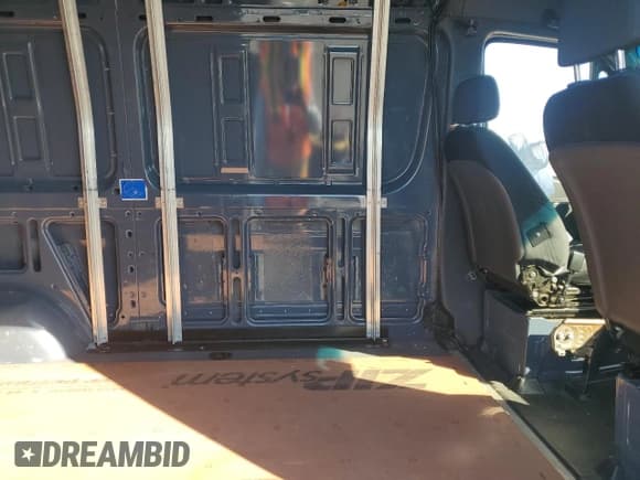 ✅ 2019 Mercedes-Benz Sprinter Cargo • VIN: WD4PF0CD6KT004945 • Lot: 90999645. Wystawiony na Copart z przebiegiem 151 784 mil. Bezpłatny archiwum sprzedaży aukcyjnych z USA i szczegółowy raport historii pojazdu na DreamBid. Zdjęcie 11.