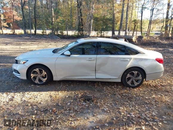 ✅ 2019 Honda Accord EX • VIN: 1HGCV1F42KA003995 • Lot: 43603387. Listed on IAAI with 165,052 mi. Free auction sales archive from the USA and detailed vehicle history report at DreamBid. Image 14.