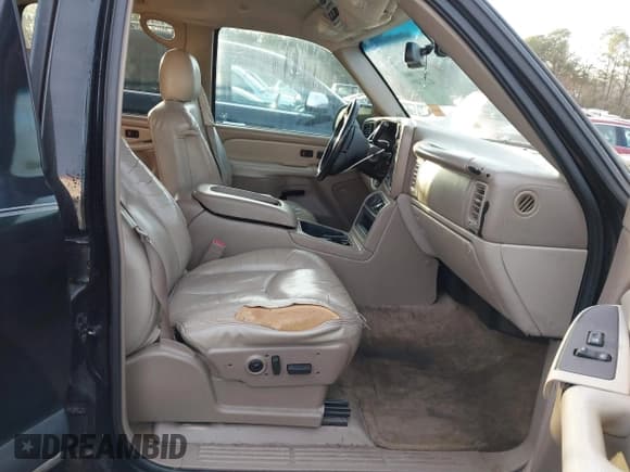 ✅ 2003 Chevrolet Suburban LT • VIN: 1GNEC16Z23J262830 • Лот: 41252499. Опубликован ранее на IAAI с пробегом Не указан. Бесплатный доступ к архиву аукционных продаж из США и подробный отчёт об истории автомобиля на DreamBid. Изображение 5.