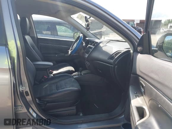 ✅ 2018 Mitsubishi Outlander SE • VIN: JA4AP3AW1JZ008426 • Lot: 42290165. Listed on IAAI with 102,040 mi. Free auction sales archive from the USA and detailed vehicle history report at DreamBid. Image 5.