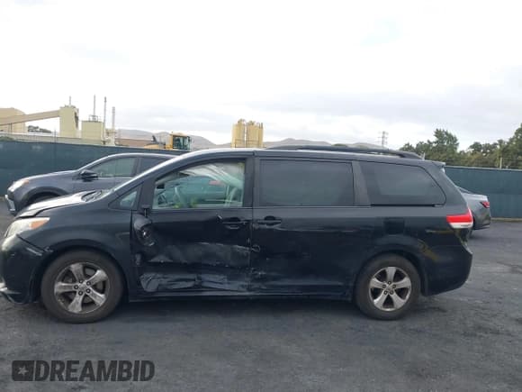 ✅ 2013 Toyota Sienna LE AAS • VIN: 5TDKK3DC0DS318471 • Lot: 43518030. Listed on IAAI with 199,893 mi. Free auction sales archive from the USA and detailed vehicle history report at DreamBid. Image 14.