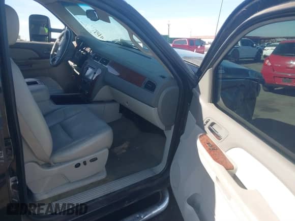 2008 Chevrolet Silverado 3500HD SRW LTZ с VIN 1GCHK33648F175777, выставлен на аукционе IAAI как лот 40854741 с пробегом 240 445 миль миль и . История ставок и продаж доступна на DreamBid. Изображение 5.