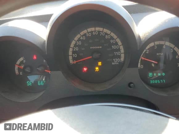 ✅ 2007 Dodge Nitro SXT • VIN: 1D8GT28K67W544289 • Lot: 85746485. Wystawiony na Copart z przebiegiem 308 577 mil. Bezpłatny archiwum sprzedaży aukcyjnych z USA i szczegółowy raport historii pojazdu na DreamBid. Zdjęcie 9.