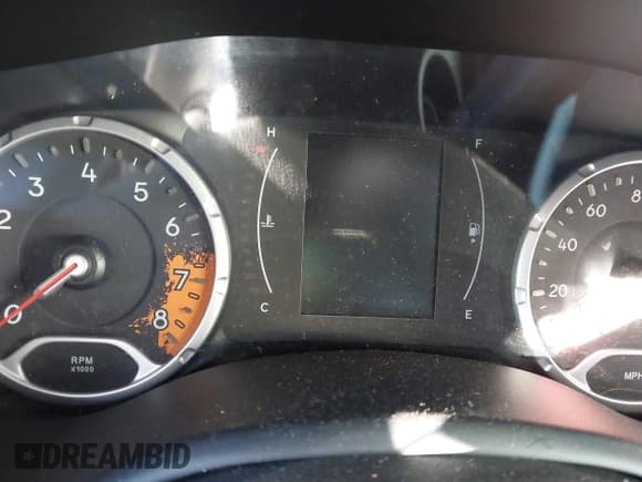 ✅ 2018 Jeep Renegade Sport • VIN: ZACCJBABXJPH46988 • Lot: 43785289. Wystawiony na IAAI z przebiegiem Nie podano. Bezpłatny archiwum sprzedaży aukcyjnych z USA i szczegółowy raport historii pojazdu na DreamBid. Zdjęcie 15.