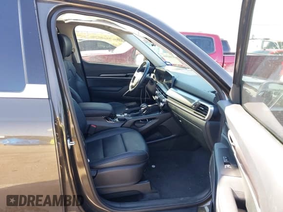 ✅ 2025 Kia Telluride S • VIN: 5XYP64GC4SG634347 • Lot: 43442016. Wystawiony na IAAI z przebiegiem 6 960 mil. Bezpłatny archiwum sprzedaży aukcyjnych z USA i szczegółowy raport historii pojazdu na DreamBid. Zdjęcie 5.