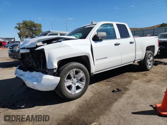 ✅ 2019 Chevrolet Silverado 1500 Custom • VIN: 2GCVKMEC9K1207228 • Лот: 84832215. Опубликован ранее на Copart с пробегом 125 874 миль. Бесплатный доступ к архиву аукционных продаж из США и подробный отчёт об истории автомобиля на DreamBid. Изображение 1.