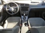 ✅ 2021 Volkswagen Golf TSI • VIN: 3VWG57AU5MM014227 • Lot: 77642424. Wystawiony na Copart z przebiegiem 59 003 mil. Bezpłatny archiwum sprzedaży aukcyjnych z USA i szczegółowy raport historii pojazdu na DreamBid. Zdjęcie 8.