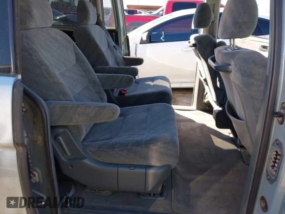 ✅ 2003 Honda Odyssey EX • VIN: 5FNRL18683B074057 • Lot: 43791827. Listed on IAAI with 326,201 mi. Free auction sales archive from the USA and detailed vehicle history report at DreamBid. Image 8.