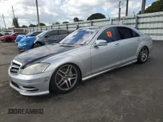 ✅ 2010 Mercedes-Benz S 550 • VIN: WDDNG8GB4AA334329 • Lot: 82750445. Wystawiony na Copart z przebiegiem 164 067 mil. Bezpłatny archiwum sprzedaży aukcyjnych z USA i szczegółowy raport historii pojazdu na DreamBid. Zdjęcie 1.