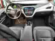 2018 Chevrolet Bolt EV Premier z VIN 1G1FX6S00J4140056, wystawiony jako Copart lot #47604194 z przebiegiem 81 840 mil mil oraz . Historia ofert i sprzedaży dostępna na DreamBid. Obrazek 8.