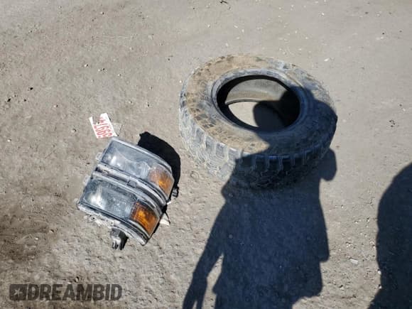 ✅ 2015 Chevrolet Silverado 1500 LT • VIN: 1GCRCREC2FZ388049 • Лот: 76098054. Опубликован ранее на Copart с пробегом 131 051 миль. Бесплатный доступ к архиву аукционных продаж из США и подробный отчёт об истории автомобиля на DreamBid. Изображение 12.