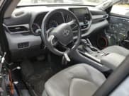 ✅ 2021 Toyota Highlander Hybrid Limited • VIN: 5TDXBRCH8MS018943 • Лот: 68697755. Опубликован ранее на Copart с пробегом 54 447 миль. Бесплатный доступ к архиву аукционных продаж из США и подробный отчёт об истории автомобиля на DreamBid. Изображение 8.