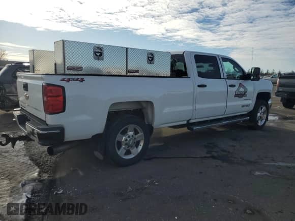 2019 Chevrolet Silverado 3500HD Work Truck с VIN 1GC4KVCYXKF108135, выставлен на аукционе Copart как лот 42558985 с пробегом 121 049 миль миль и Списание • Salvage title. История ставок и продаж доступна на DreamBid. Изображение 3.