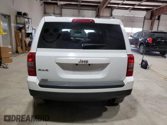 ✅ 2016 Jeep Patriot Sport SE • VIN: 1C4NJRBB8GD650798 • Лот: 92161405. Опубликован ранее на Copart с пробегом 450 000 миль. Бесплатный доступ к архиву аукционных продаж из США и подробный отчёт об истории автомобиля на DreamBid. Изображение 6.
