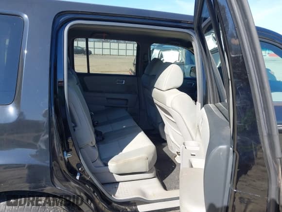 ✅ 2011 Honda Pilot LX • VIN: 5FNYF3H21BB045140 • Lot: 43669237. Listed on IAAI with 274,102 mi. Free auction sales archive from the USA and detailed vehicle history report at DreamBid. Image 8.
