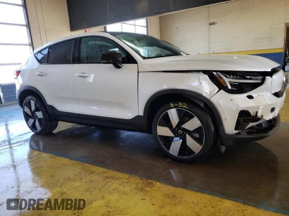 ✅ 2023 Volvo C40 Ultimate • VIN: YV4ED3GM2P2061382 • Lot: 76243593. Wystawiony na Copart z przebiegiem 21 417 mil. Bezpłatny archiwum sprzedaży aukcyjnych z USA i szczegółowy raport historii pojazdu na DreamBid. Zdjęcie 4.